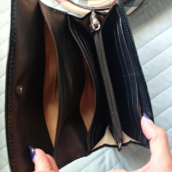 Burberry hobo bag with wallet - Picture 3 of 5